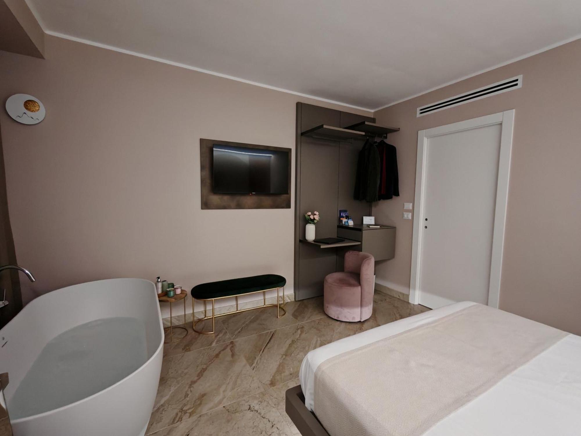 Effe4 Lovely Room Bari Exterior photo